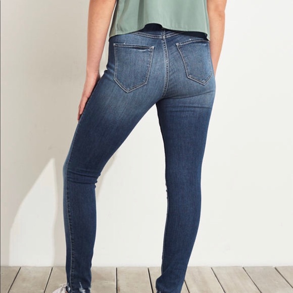 🆕⭐️ Hollister Curvy High-Rise Super Skinny Jean⭐️ - Picture 3 of 7